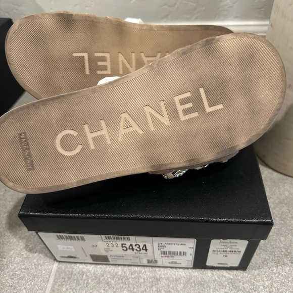 Chanel Chain Link slides - Picture 4 of 4